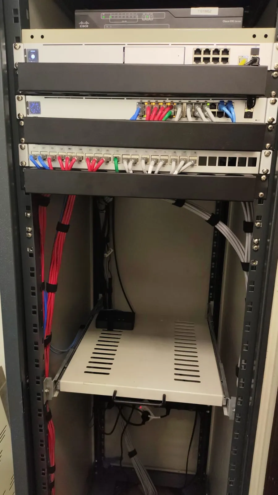 Equipe System Frame em infraestrutura e instalação