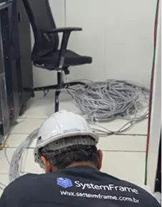 Equipe System Frame em infraestrutura e instalação