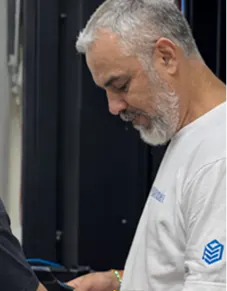 Equipe System Frame em infraestrutura e instalação