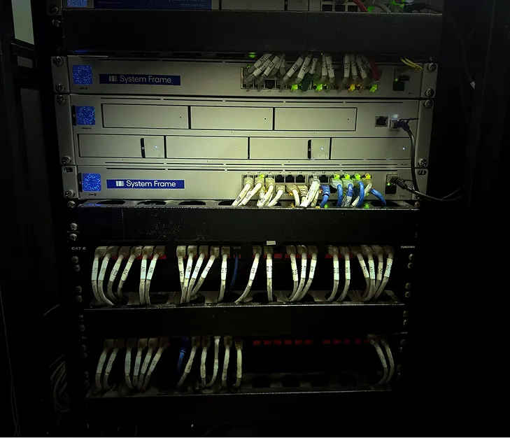 Equipe System Frame em infraestrutura e instalação