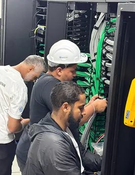 Equipe System Frame em infraestrutura e instalação