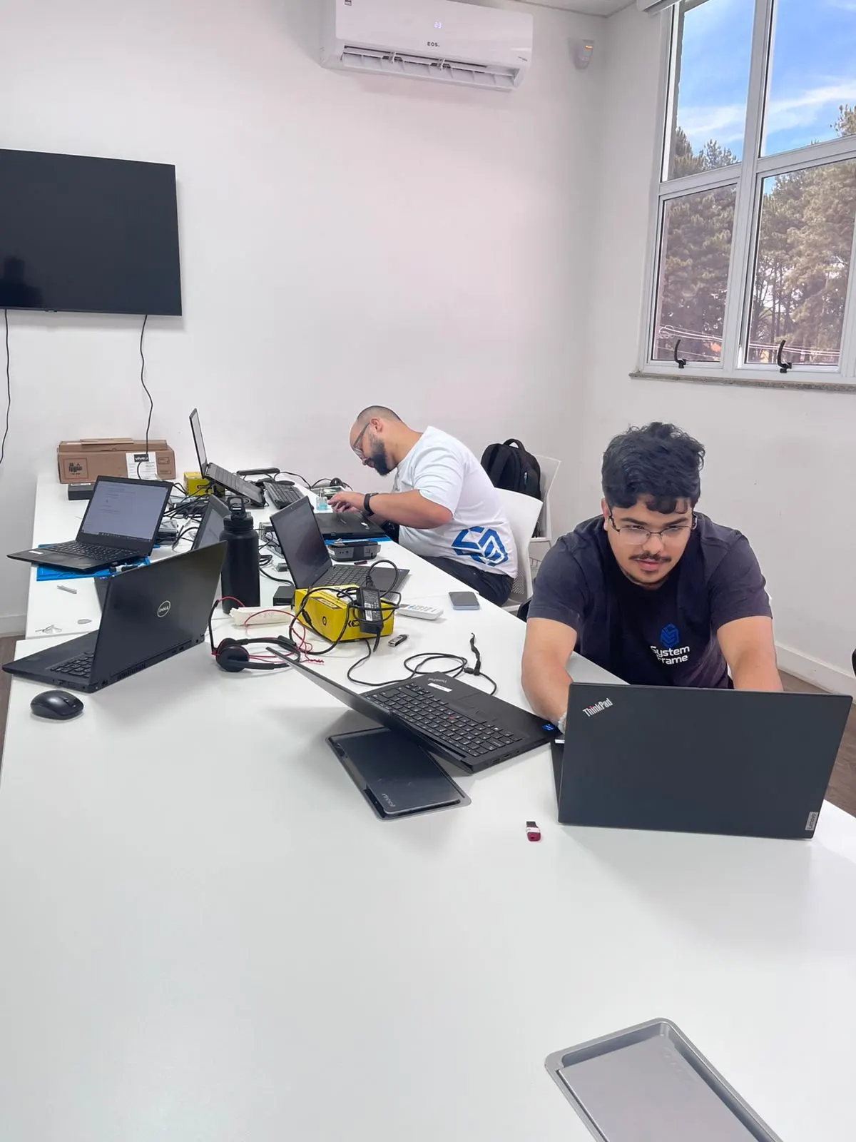 System Frame em operação e Field Service