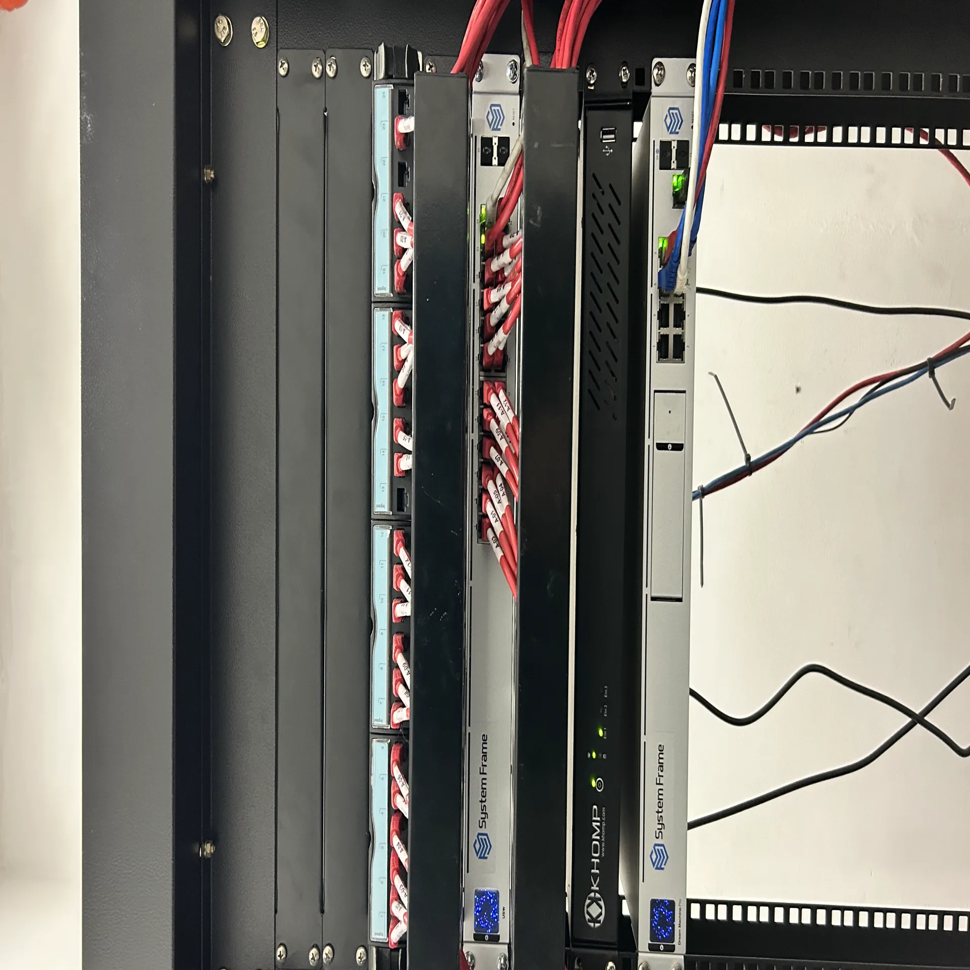 Patch panel e switches System Frame — CBRE