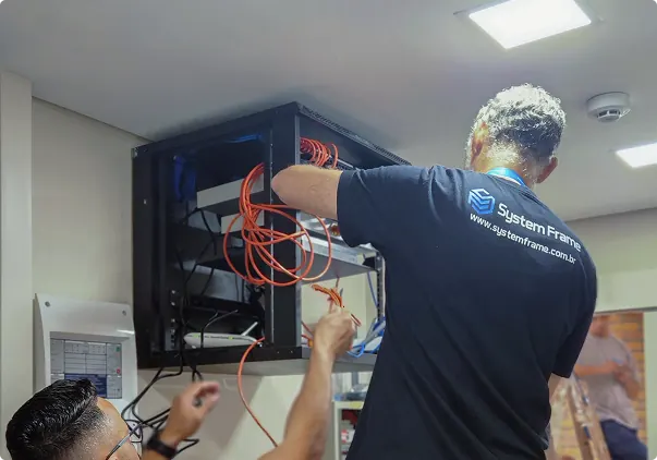 Instalação técnica System Frame em campo